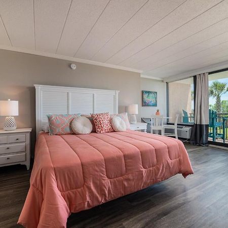 Ground Floor Ocean Front Studio - Caravelle Resort 124 Миртл-Бич Экстерьер фото