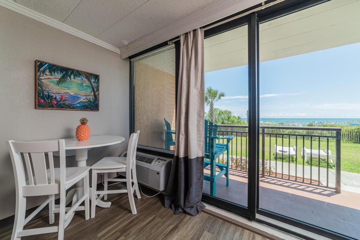 Ground Floor Ocean Front Studio - Caravelle Resort 124 Миртл-Бич Экстерьер фото